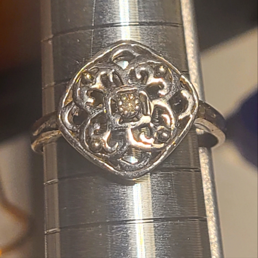 Vintage Celtic knot ring with diamond accent